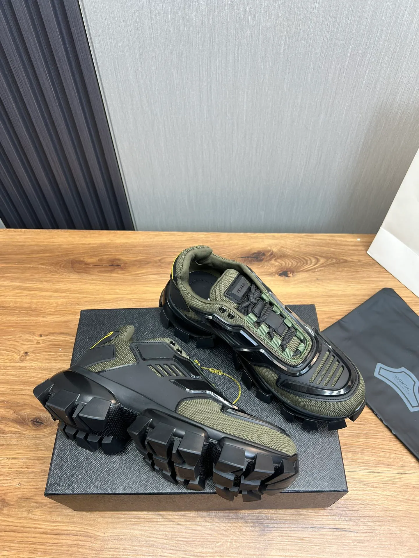 Men's shoes 💰620💰 [PRADA] Popular thick-soled shoes for couples 👩‍❤️‍👨 Available all year round ✔️Official website synchronization Original fly-knit film fabric + cowhide lining, 1⃣️ to 1⃣️ replica, original sole, 36-45 (45 made to order, non-refundable)